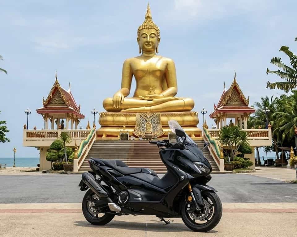 Yamaha TMAX scooter at Big Buddha (Wat Phra Yai) on Koh Samui, Thailand: Byklo motorbike rental