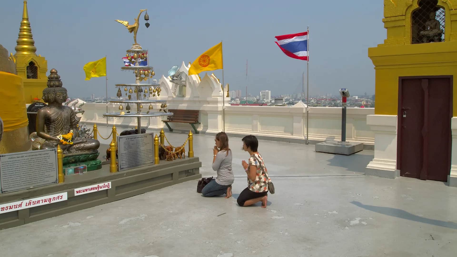 Wat Saket (Golden Mount) chedi above Phra Nakhon в Бангкок, Таиланд