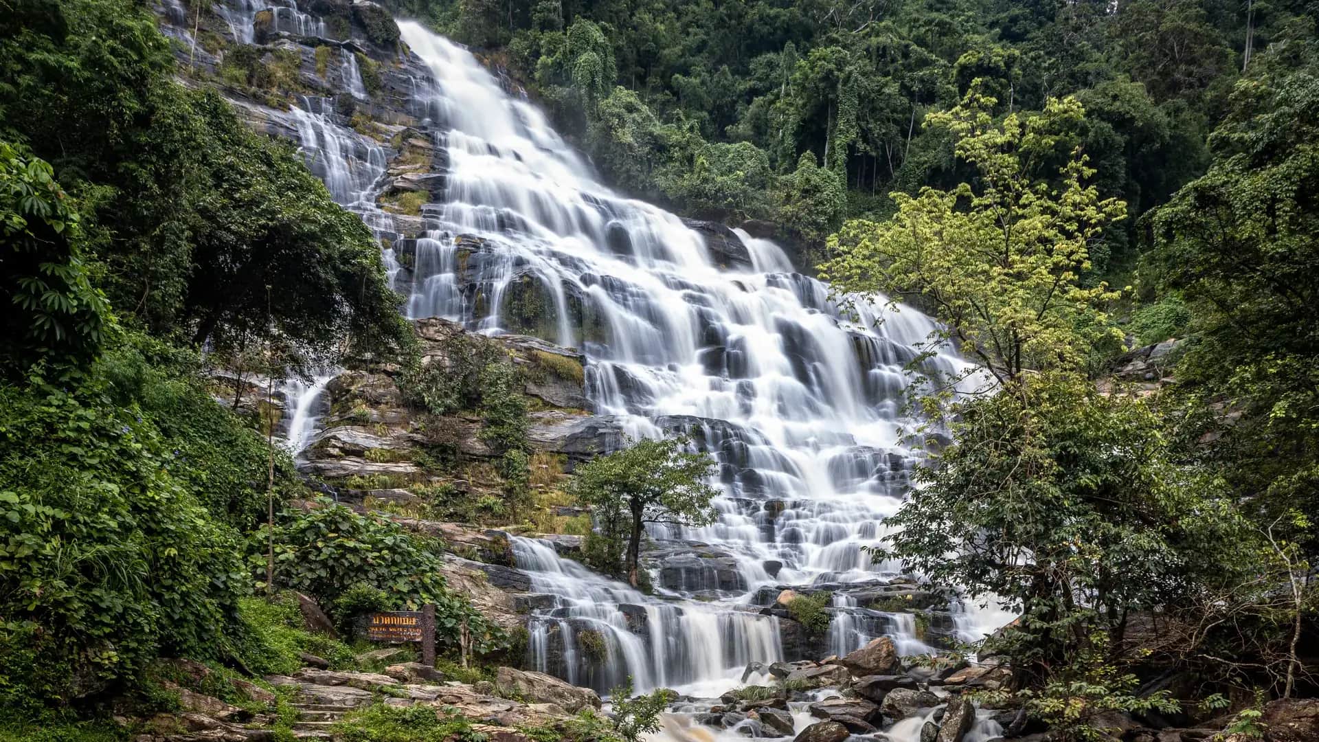 清迈，泰国的Route 1004 switchback below Wat Phra That Doi Suthep