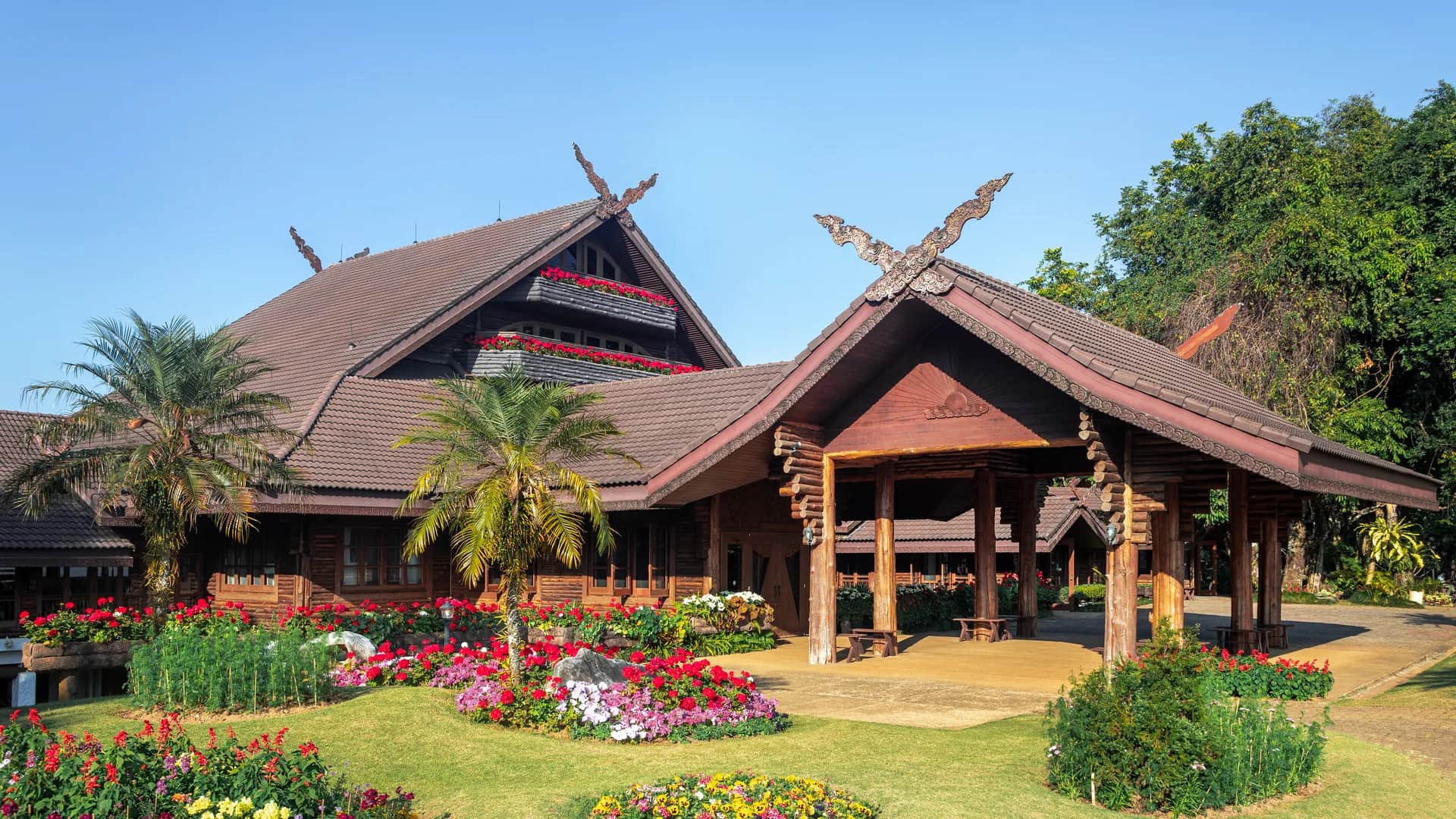 Doi Tung Royal Villa with the Mae Fah Luang Garden in foreground в Чианграй, Таиланд