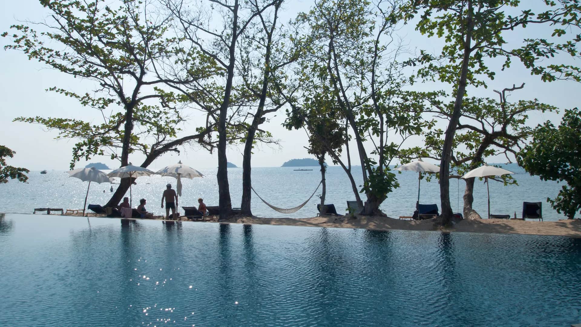 Klong Prao Beach with infinity pool and Gulf of Thailand horizon в Ко Чанг, Таиланд