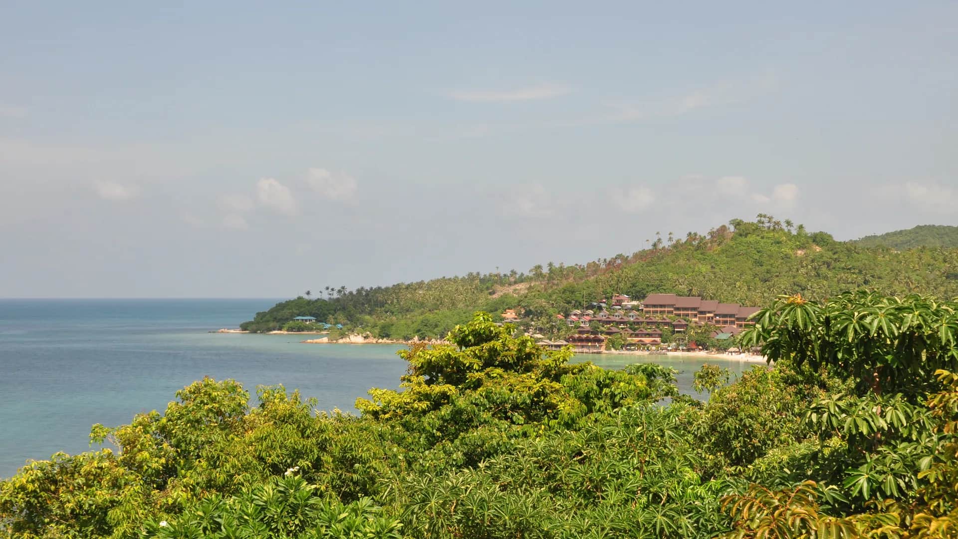 Haad Yao 1.6 km long beach on the west coast, the wellness and yoga base of Sri Thanu i Koh Phangan, Thailand