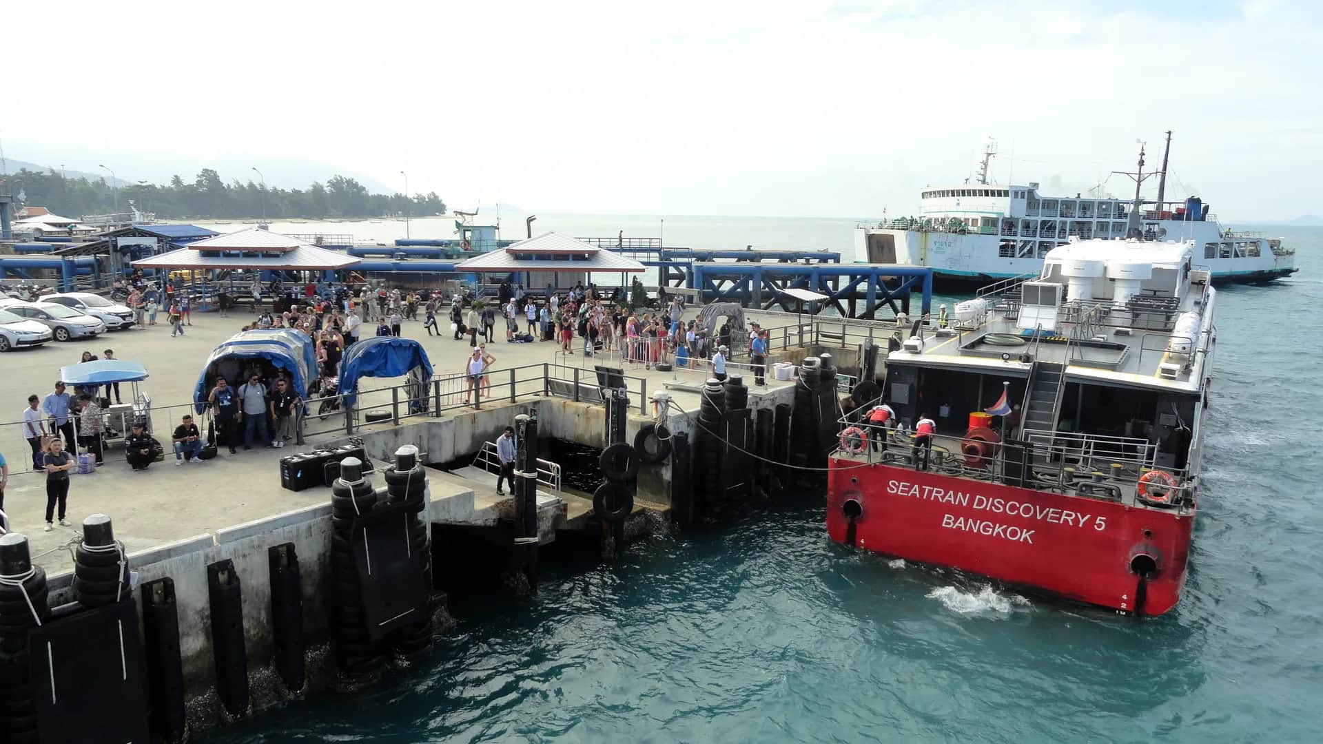Thong Sala Pier with Lomprayah and Raja ferries docked, the main arrival hub of Koh Phangan i Koh Phangan, Thailand