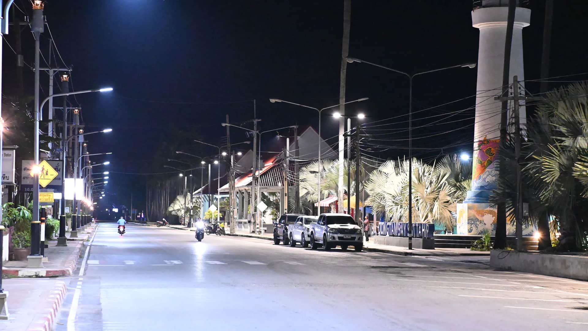 芭堤雅，泰国的Pattaya Beach and Beach Road in front of Central Pattaya