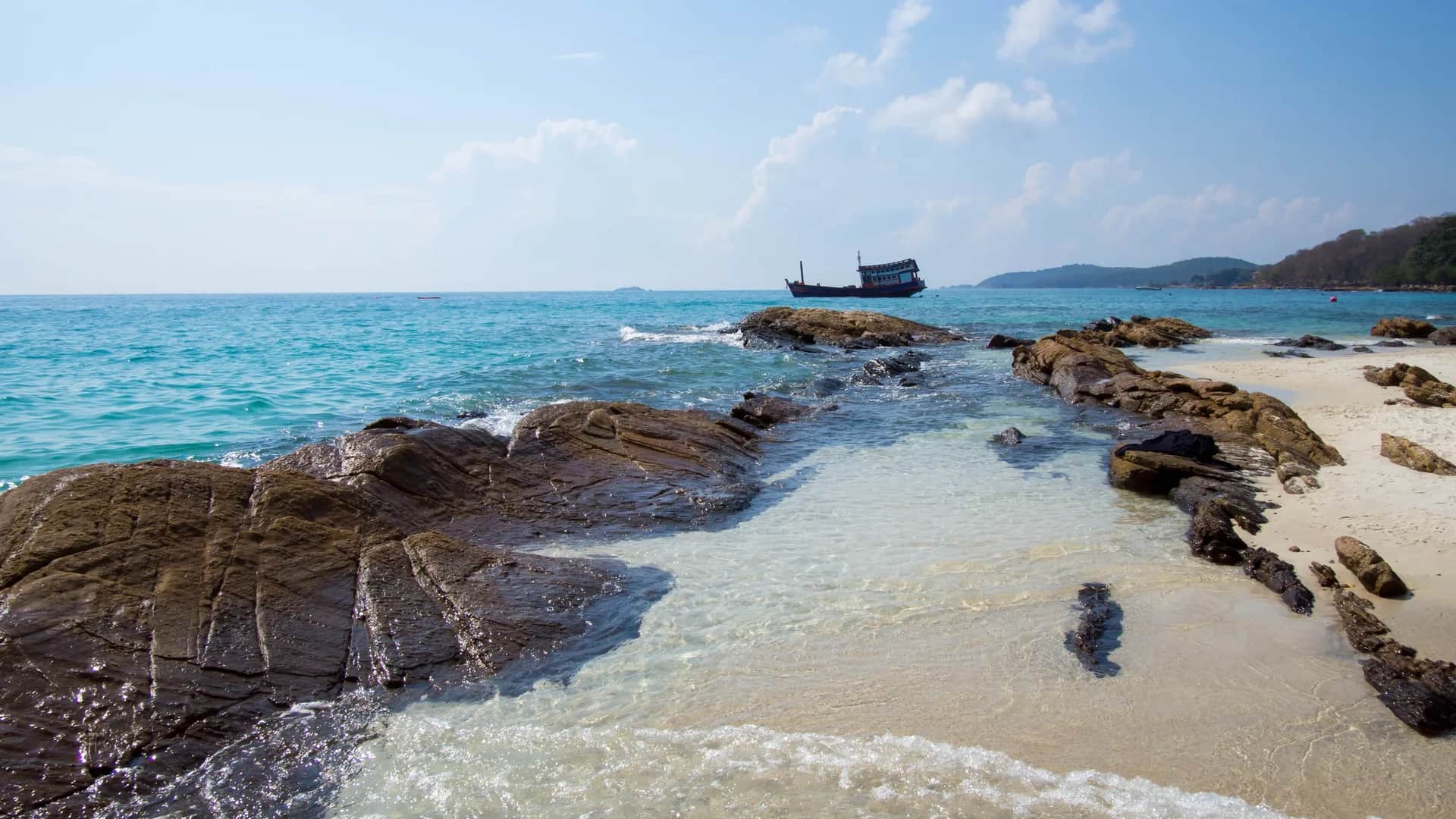 Sai Kaew Beach with the Phra Aphai Mani Mermaid Statues at the north end in Rayong, Thailand
