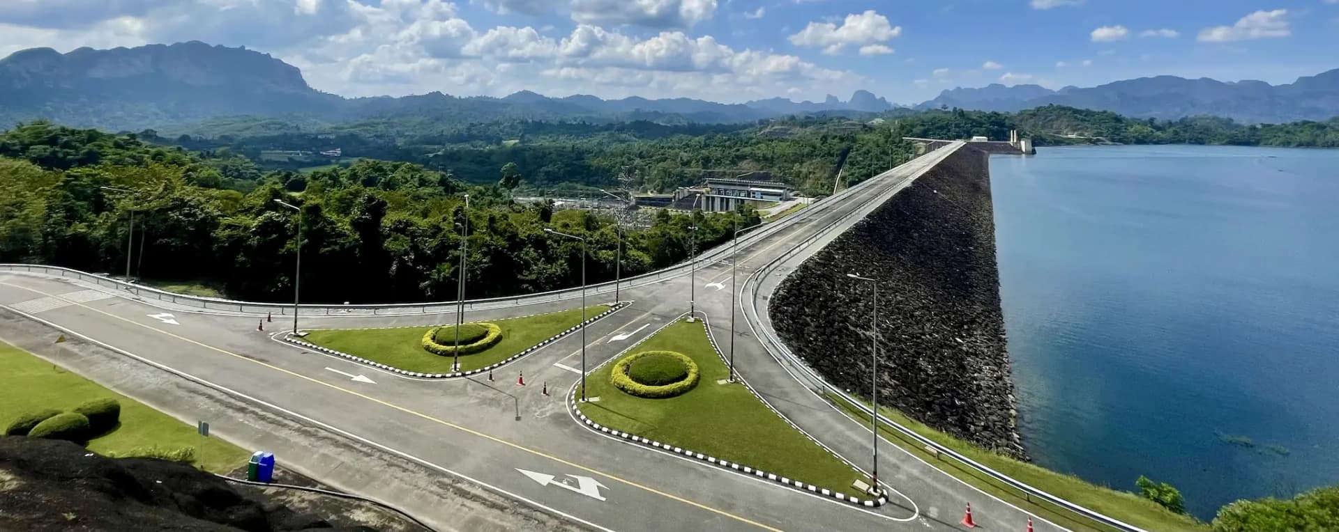 Женщина за компьютером